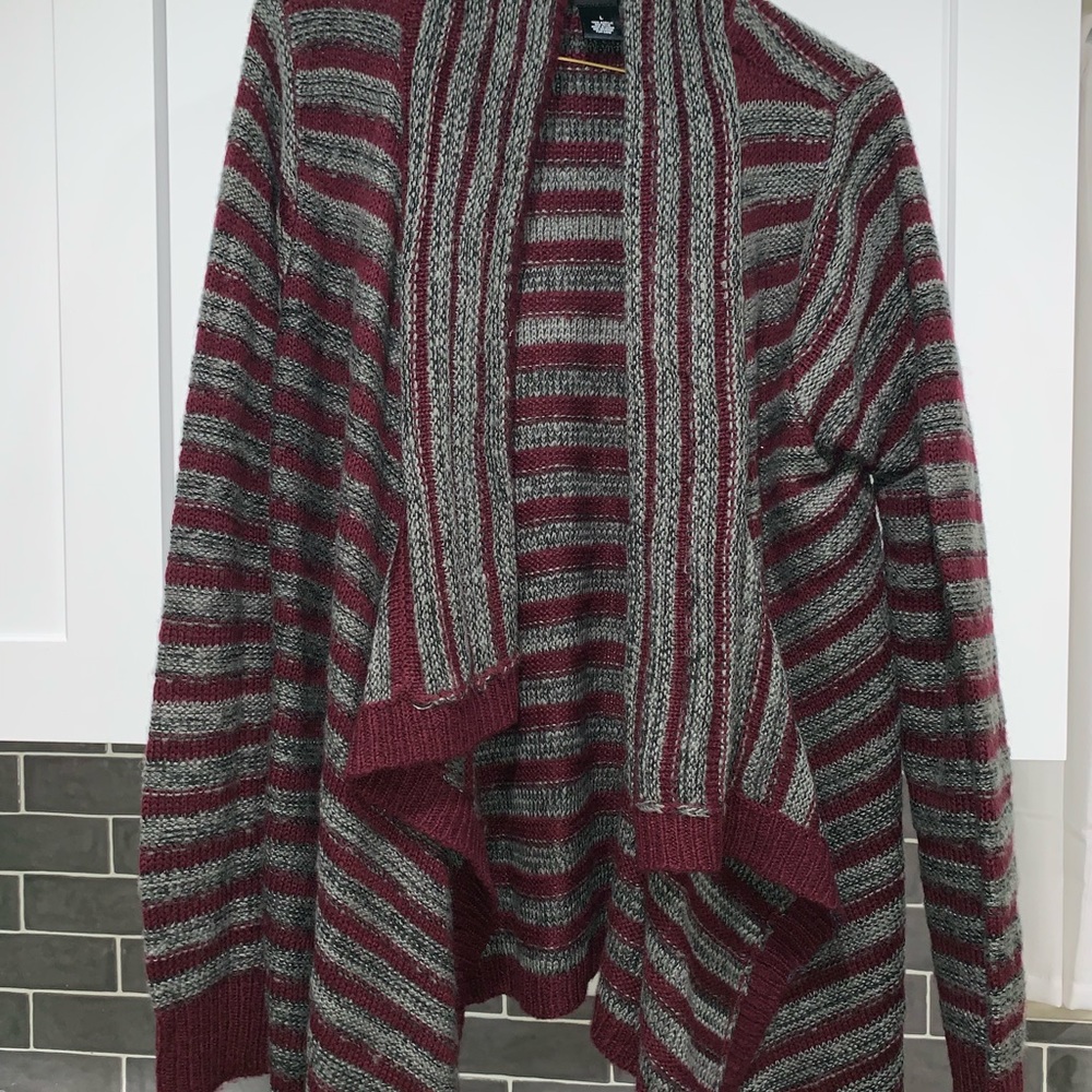 Cardigan 💗 - Picture 2 of 4